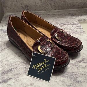 Natural Soul Women's Burgundy Croc-Embossed Loafers All thru comfort